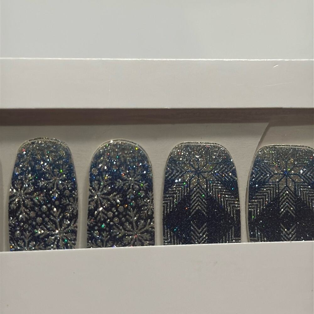NWT Color Street "Good Chill To All" Snowflakes Blue Silver Nail Strips